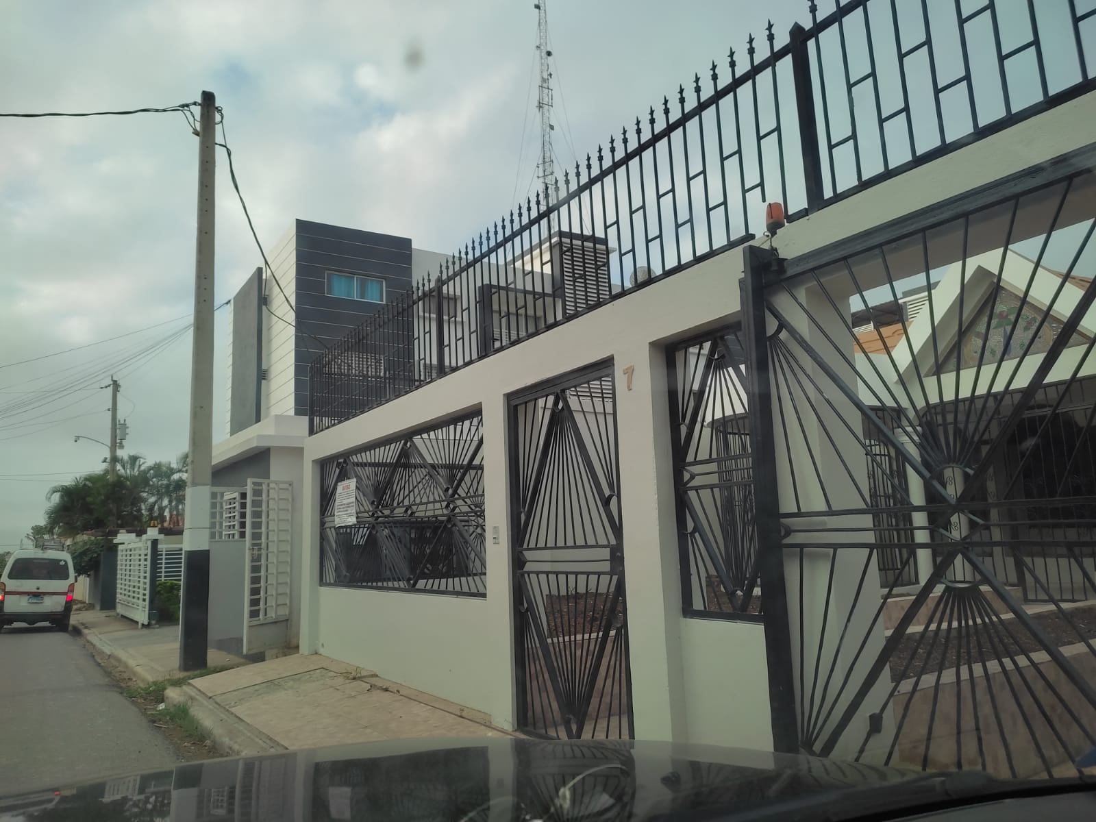 SE VENDE HERMOSA CASA EN CERRO